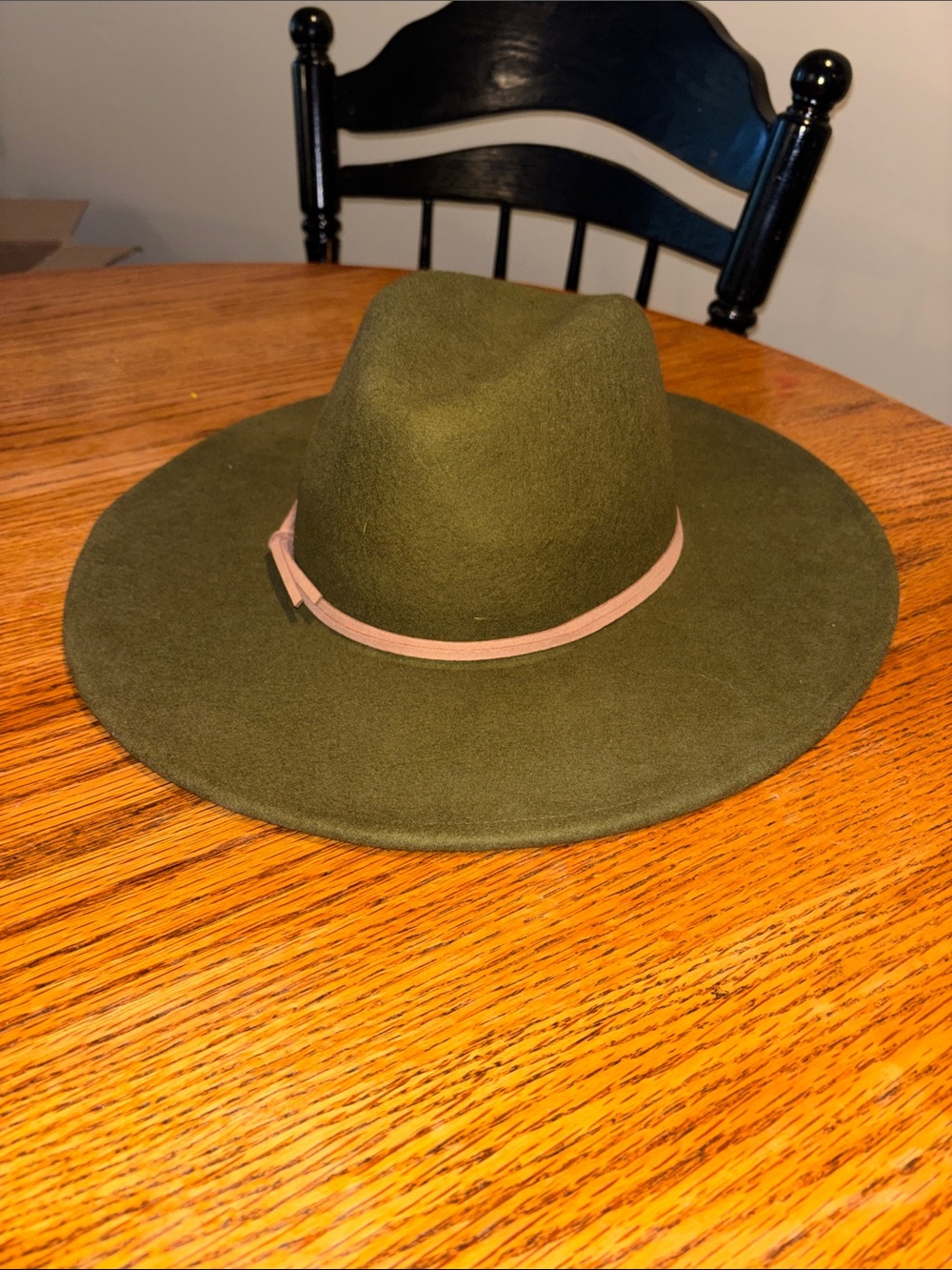 NWOT Universal Thread Olive Green women’s Western hat / summer hat